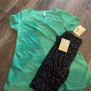 Lularoe outfit new with tag solid green classic small os diamond print leggings